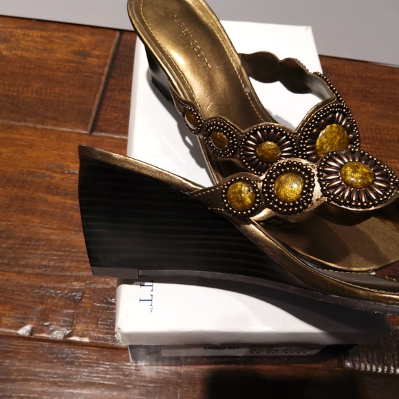 Karen Scott sandals gem detailing women's size 6.5 - Picture 5 of 5